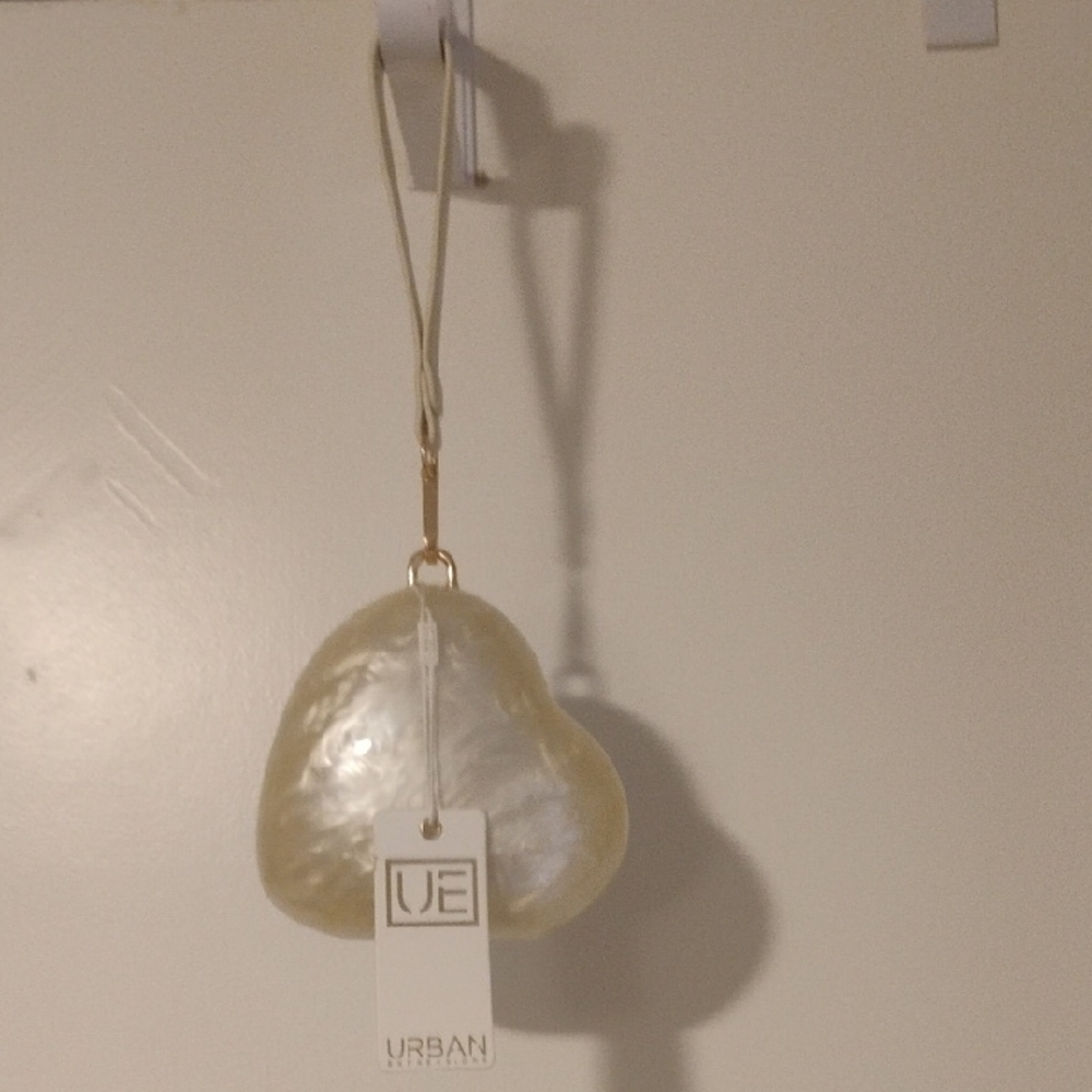 Urban Expressions Pearl Heart Clutch.